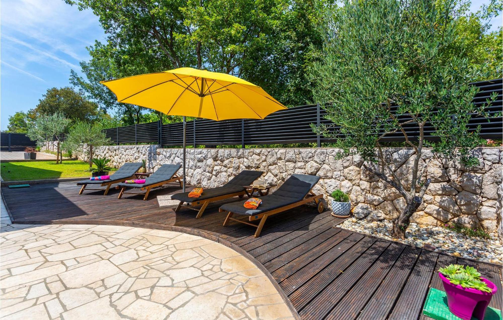 Nice Home In Lakmartin With Outdoor Swimming Pool מראה חיצוני תמונה